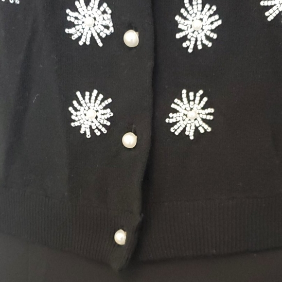 black-and-white woman's sweater - Picture 6 of 10